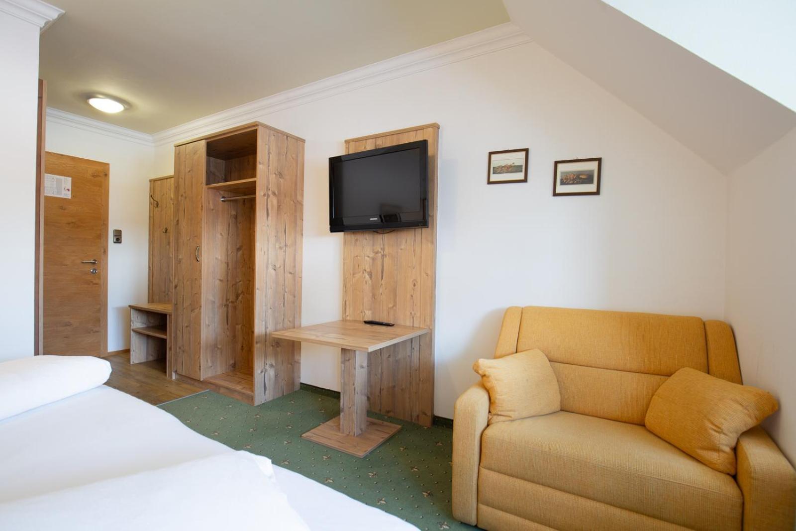 Landhotel Zellerhof*** Guest house